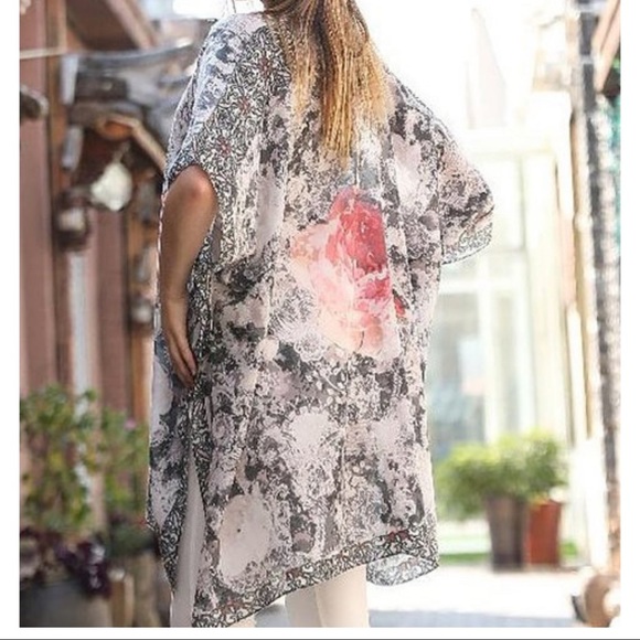 Gray & Pink Abstract Floral Kimono - Picture 4 of 5